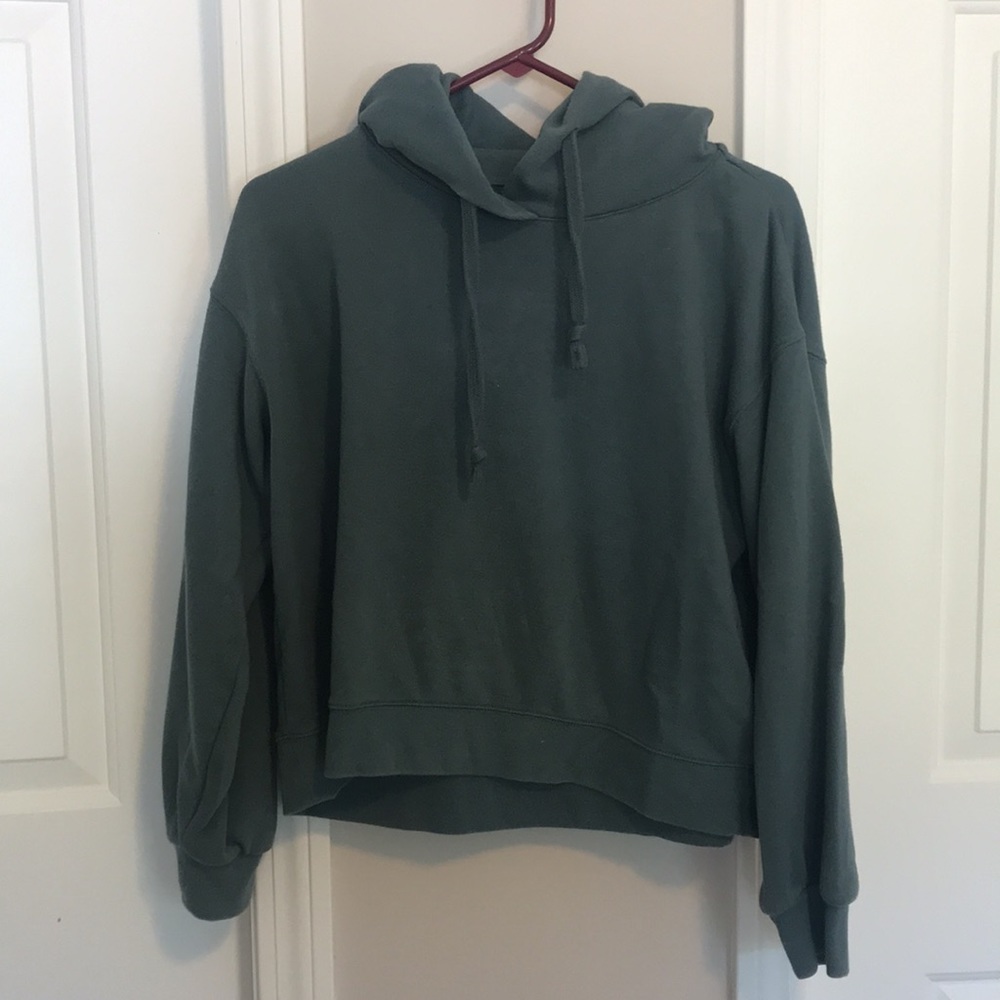 Uniqlo women’s blue teal cropped hoodie